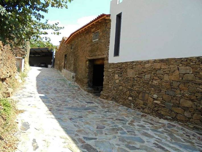 Location de vacances pour 10 personnes, avec vue ainsi que jardin et terrasse dans Vinhais - 2