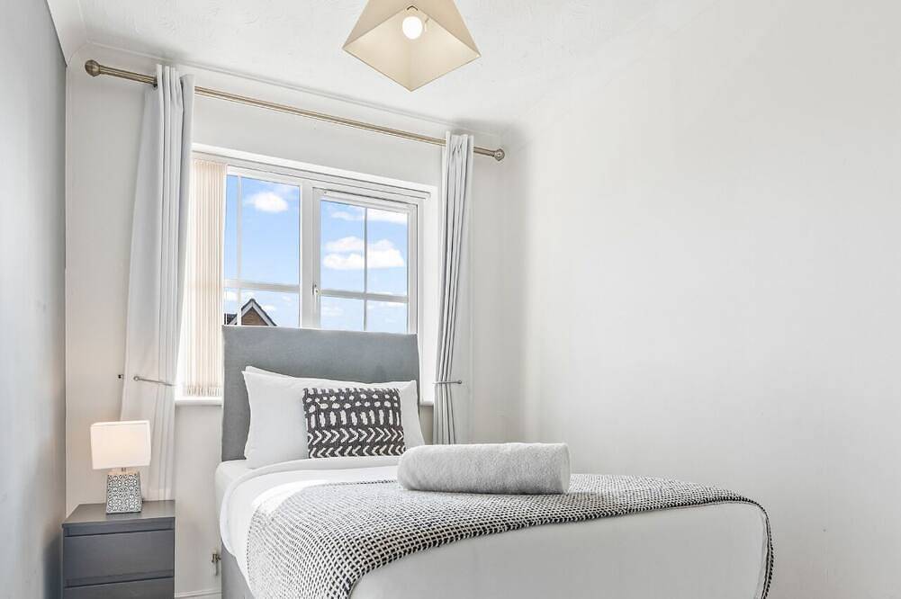 Central Peaceful Home with Parking, Wi-Fi & Garden in Stafford, Staffordshire