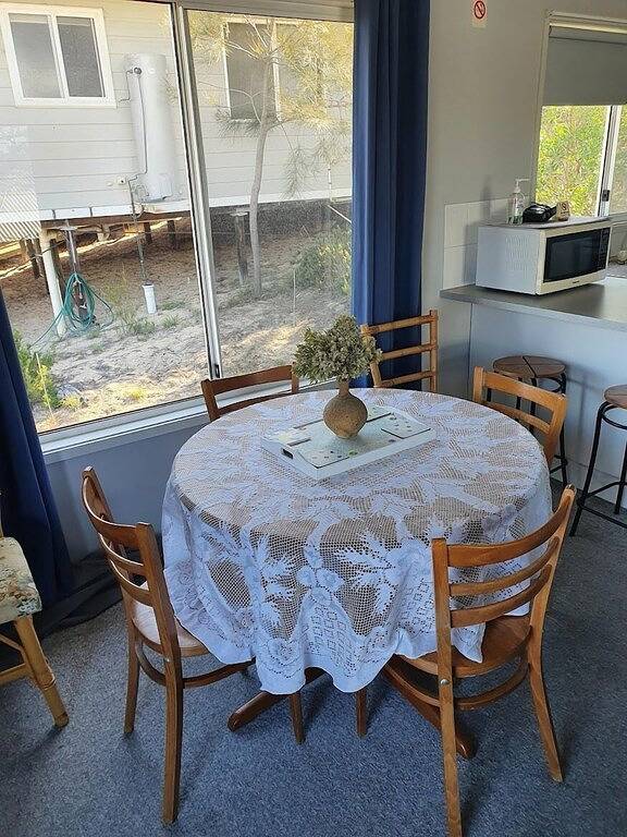 Log cabin for 6 people, with pool and balcony as well as garden in South Australia
