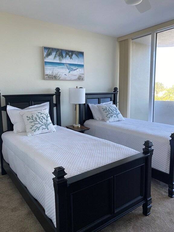 Vacation rental for 4 people, with hot tub and balcony as well as yard in Marco Island