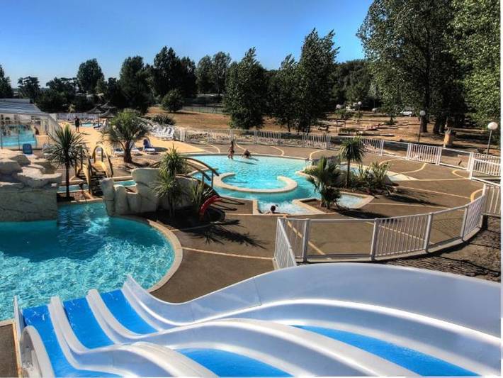 Camping pour 4 personnes, avec Bassin pour enfant