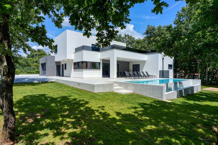 Villa für 8 Personen, mit Balkon/Terrasse und Garten sowie Pool in Istrien