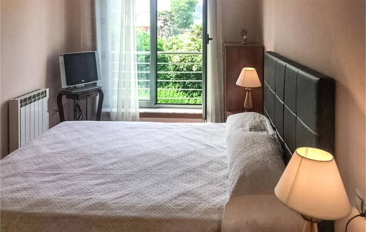 Appartement de vacances entier, Appartement avec vue sur la mer, jardin et terrasse, à 100 m de la plage de Santo Antonio in Ortigueira, Rías Altas