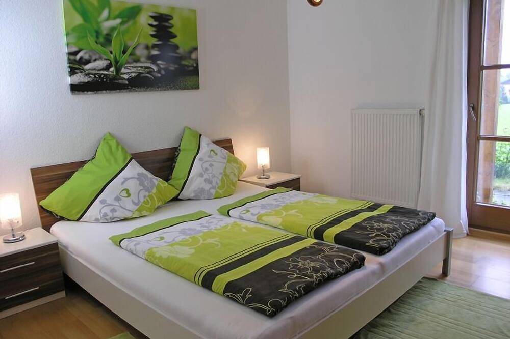 Ganze Wohnung, Ferienwohnung Nr. 1 mit 55 qm in Gollenshausen am Chiemsee, Gstadt am Chiemsee