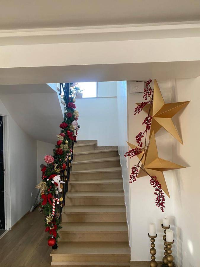 Location de vacances pour 14 personnes, avec jardin ainsi que terrasse et vue à Hauteville-Lompnes - 3