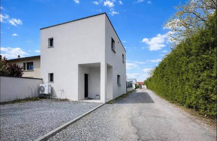 Location de vacances pour 7 personnes, avec terrasse à Feyzin