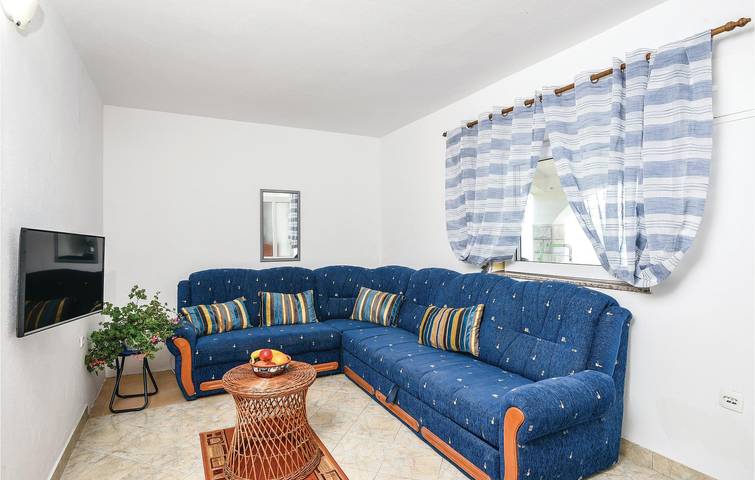 Cozy Beachside Apartment with Water View and Terrace in Dubrovnik-Neretva
