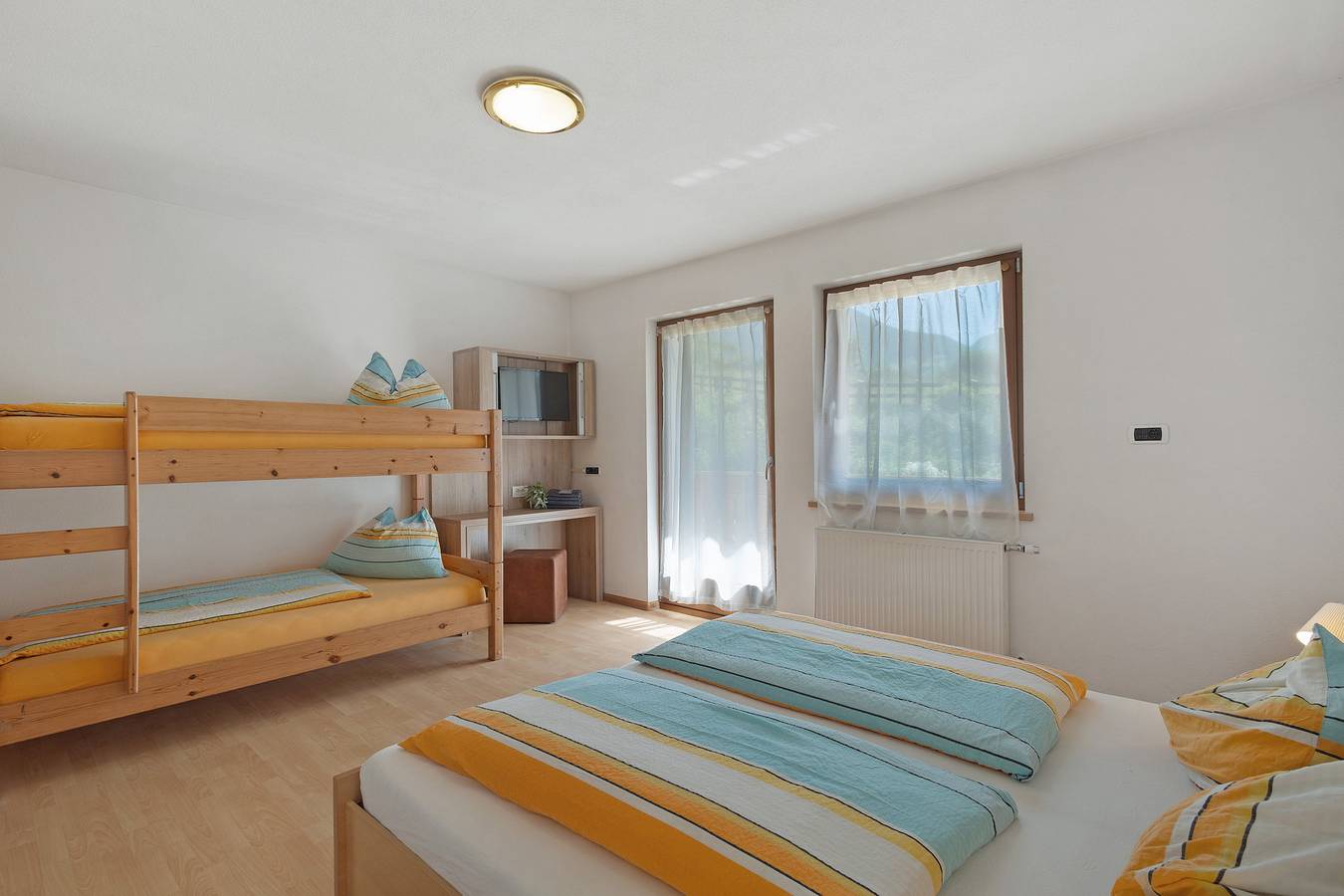 Zimmer 'Pension Waldheim 11' mit Bergblick, Gemeinschaftsgarten und Wi-Fi in Ahrntal, Zillertaler Alpen