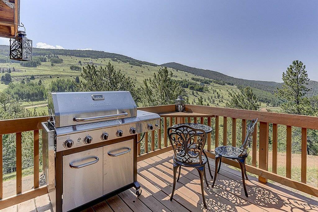 Monarch Landing, A Cozy Cabin w/360 Mountain Views in Teller County