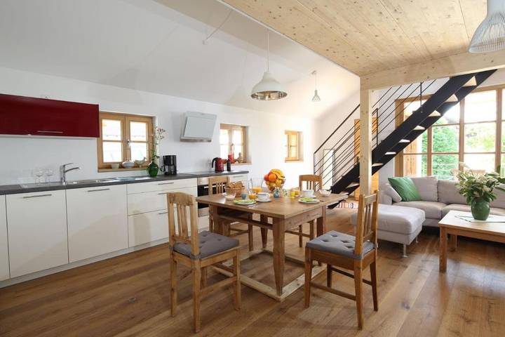 Ferienwohnung für 4 Personen, mit Balkon und Terrasse sowie Garten und Ausblick in Traunreut - 2