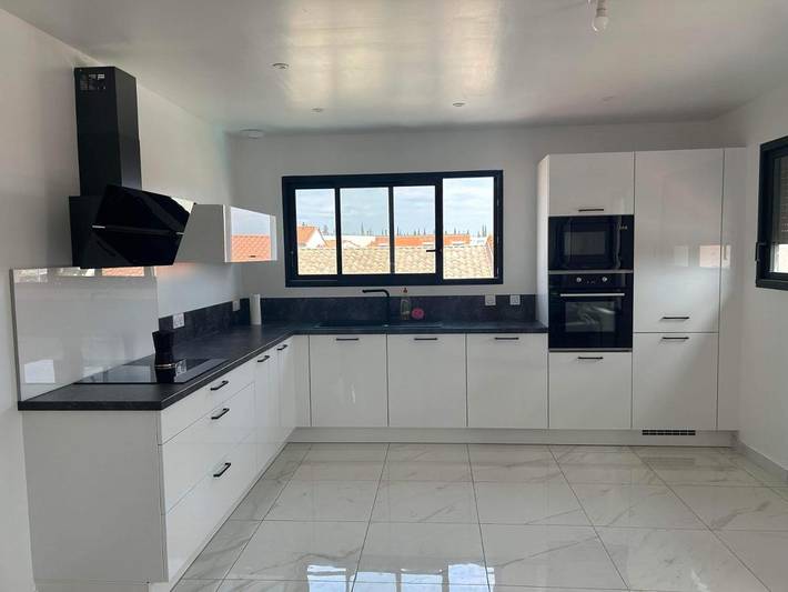 Appartement de vacances pour 5 personnes, avec piscine et terrasse