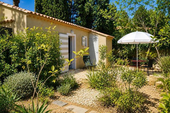 Location de vacances pour 3 personnes, avec jardin dans Cabasson