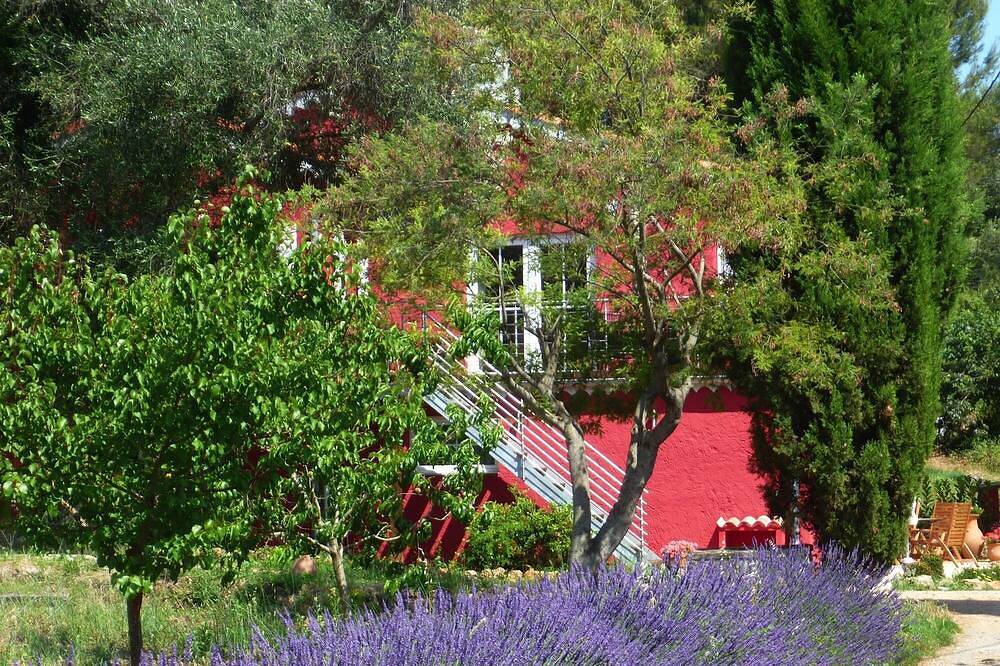 Appartement entier, Appartement meublé avec goût dans une maison de vacances récemment rénovée in Biot, Côte méditerranéenne (France)