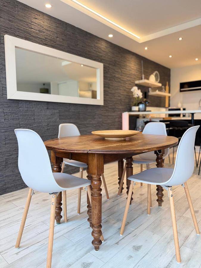 Appartement entier, La Provence - stylish & spacious apartment with pool & private parking near Avignon, Traveller Award 2026 in Le Pontet, Vaucluse