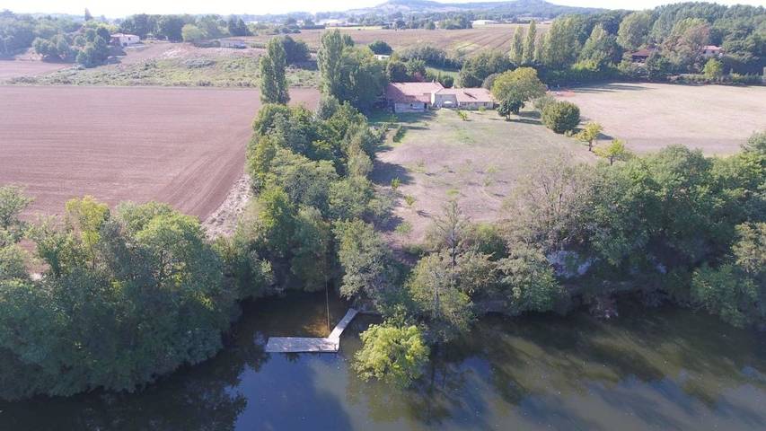 Gîte pour 6 personnes, avec vue ainsi que jardin et piscine à Saint-Sylvestre-sur-Lot