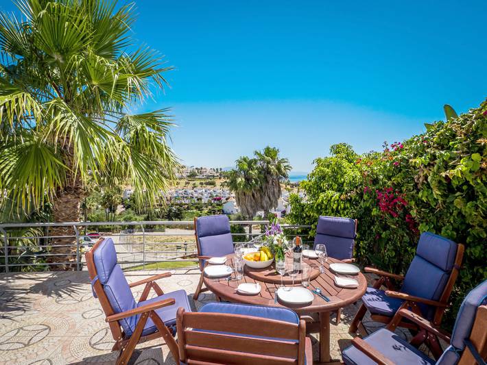 Chalet para 6 personas, con vistas al lago y piscina además de jardín y vistas al mar, Familias con niños en Manilva