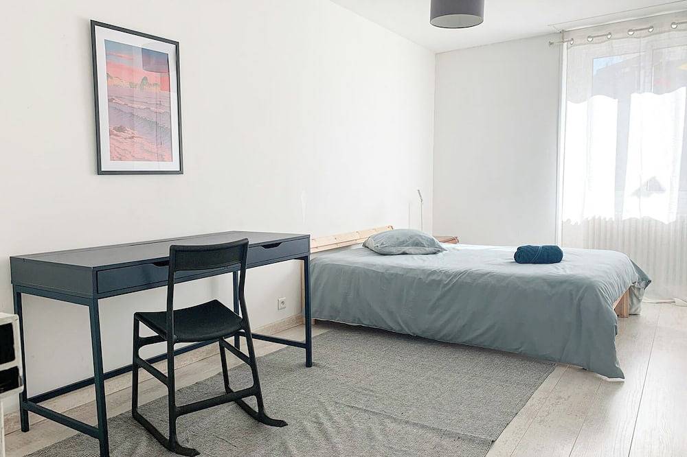 Entire apartment, Large apartment 155m2, 10 pers. max, hypercentre Cholet, 25min Puy-du-Fou in Cholet, Cholet region