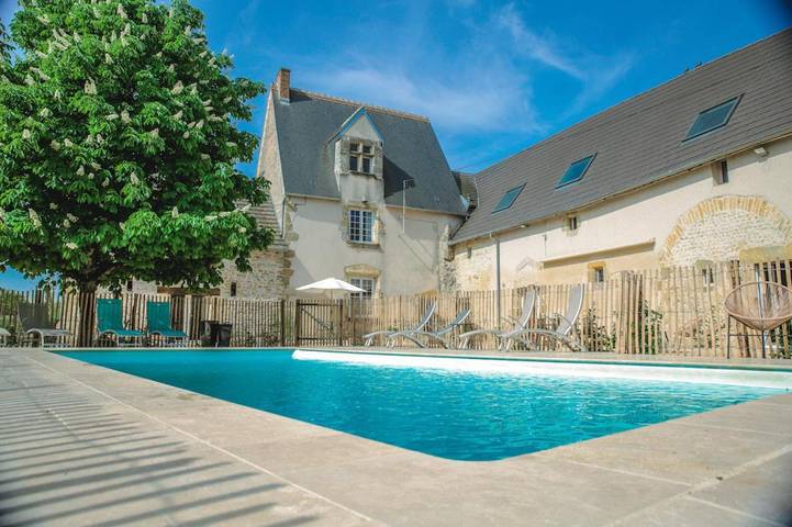 Chambre d’hôte pour 3 personnes, avec piscine ainsi que vue et jardin à Thénioux