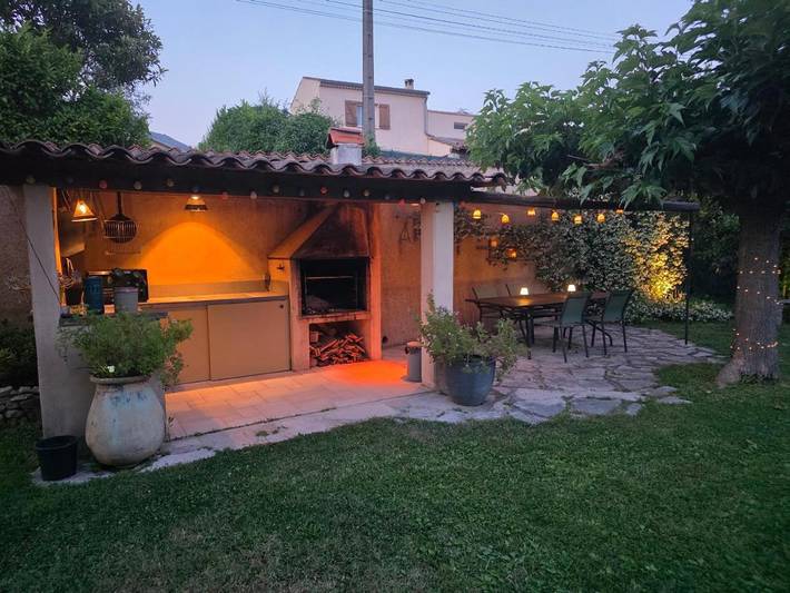 Location de vacances pour 4 personnes, avec Terrasse ainsi que Jardin et Piscine à Tourrette-Levens - 2