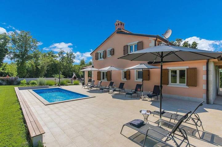 Ferienhaus für 12 Personen, mit Garten