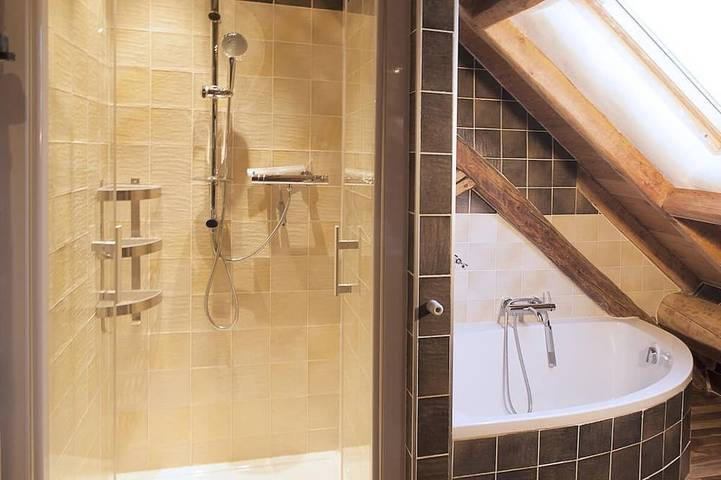 Chalet pour 19 personnes, avec jacuzzi ainsi que jardin et sauna, animaux acceptés