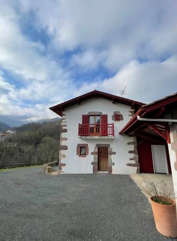 Gîte pour 7 personnes, avec balcon et jardin à Saint-Étienne-de-Baïgorry