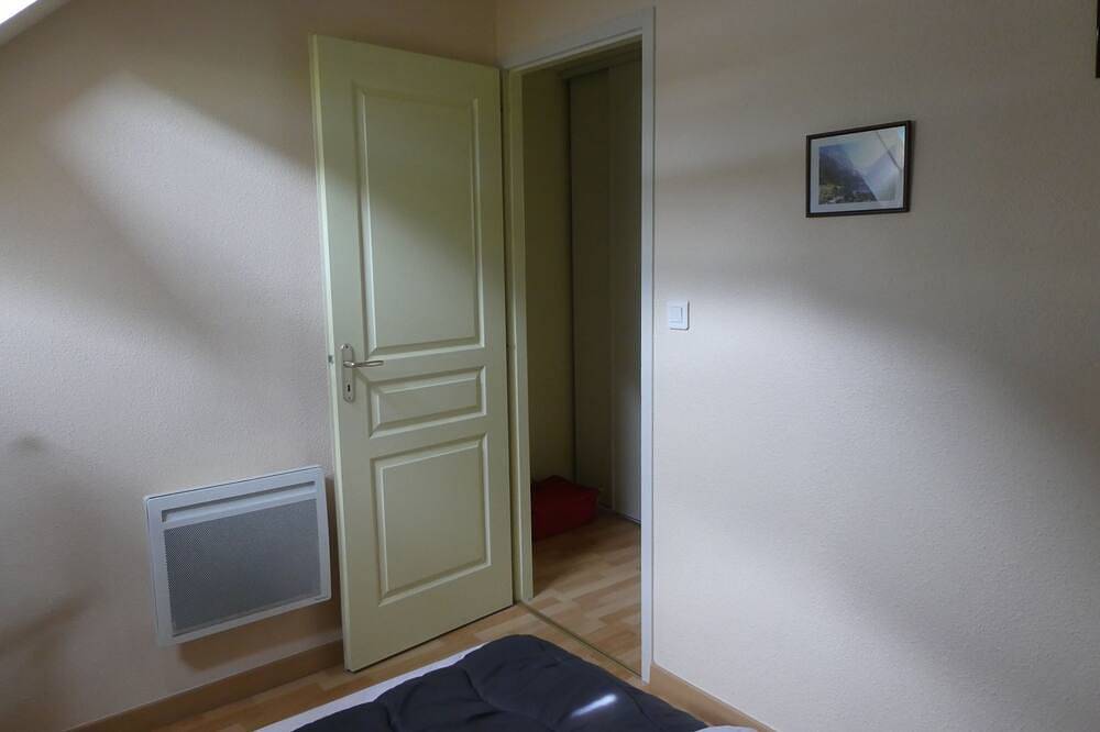 Entire apartment, Chalet Apartment T3 bright 2 bedrooms near town and ski slopes Peyrelance in Cauterets, Pyrenees National Park