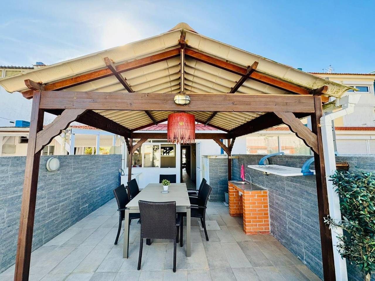 Ganze Wohnung, Ferienwohnung 'Casa Azul' mit privater Terrasse, privatem Garten und Wi-Fi in Ria de Aveiro, Torreira