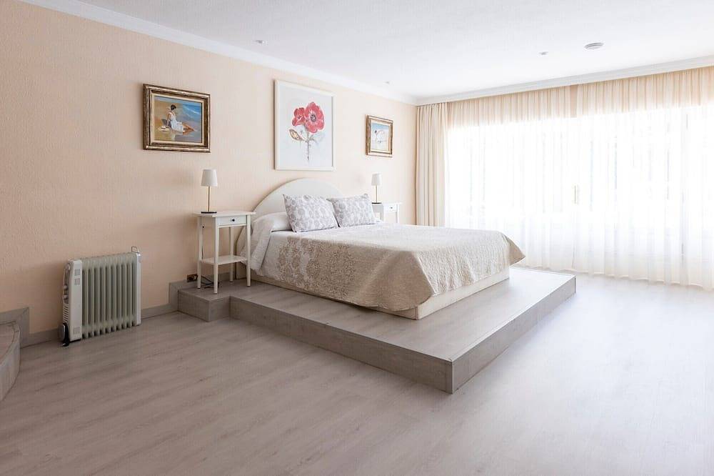 Dos villas, piscina climatizada y cancha de tenis privadas! in Risco Caido, La Orotava
