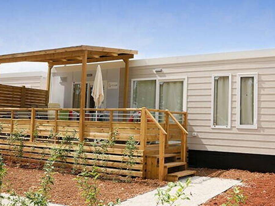 Camping Village Portofelice - Mobilheim 6 personen - Mobilheim | Classic | 3 Zi. | 6 Pers. | Nicht überdachte Hochterrasse | Klima. in Eraclea Mare, Venedig Provinz