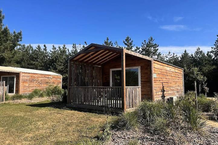 Gîte pour 4 personnes, avec terrasse à Vairé
