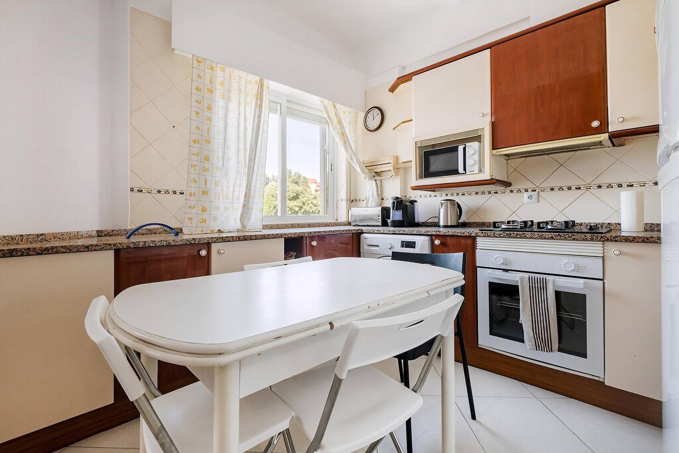 Ganze Wohnung, Ferienwohnung für 3 Personen mit Balkon in Paço de Arcos, Costa de Lisboa