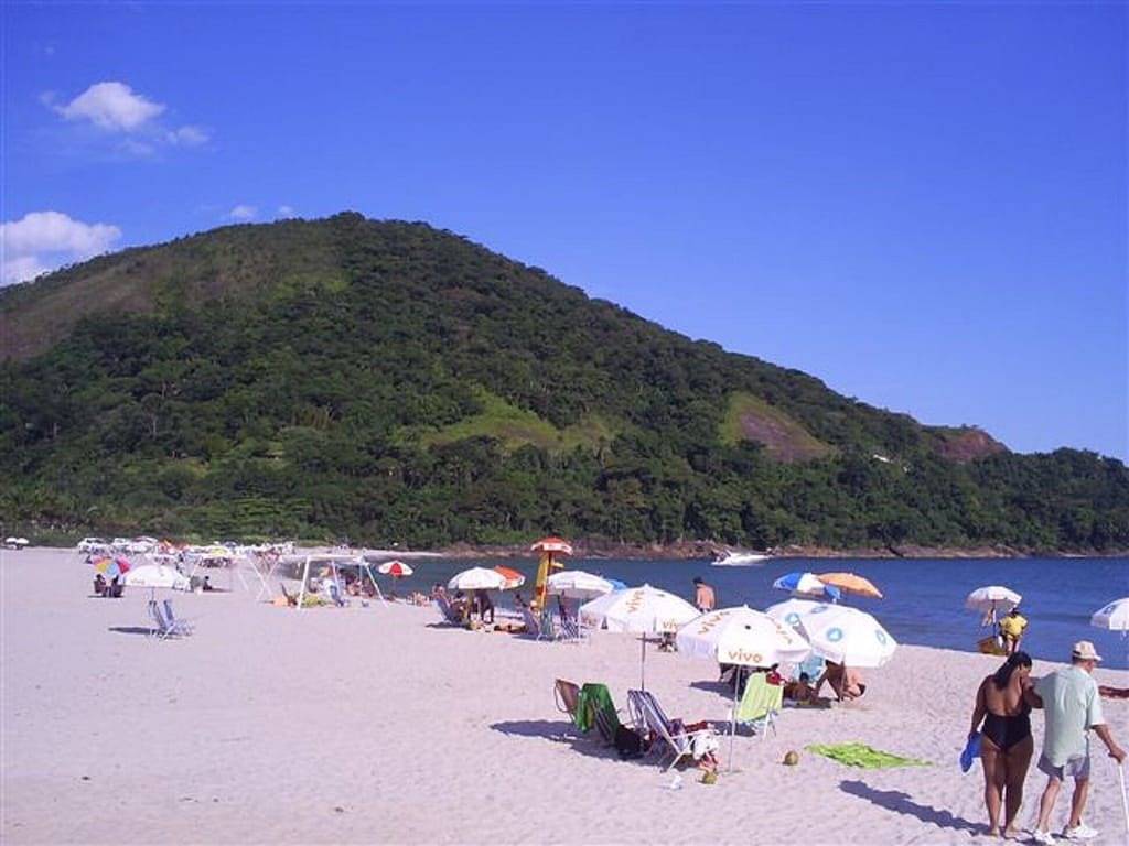 Camburizinho Nahe Der Ponte 100 m vom Strand entfernt, mit 4 Schlafzimmern (2 en-suite) in São Sebastião, Região Metropolitana do Vale do Paraíba e Litoral Norte