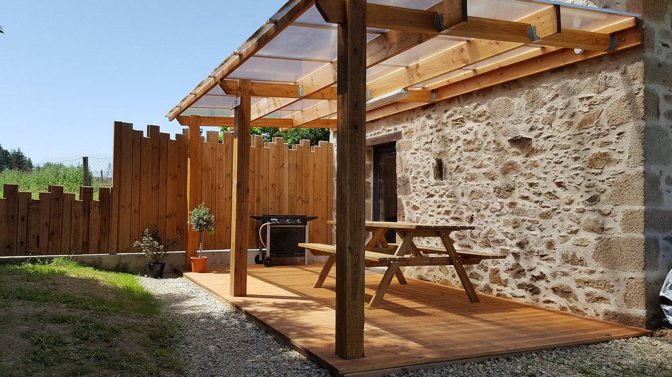 Gite La Bergerie avec terrasse couverte et piscine in Champagnac-la-Noaille, Région de Tulle