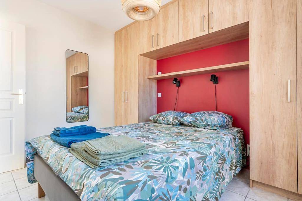 Appartement entier, One-Bedroom Apartment in Montréal-la-Cluse, Nantua