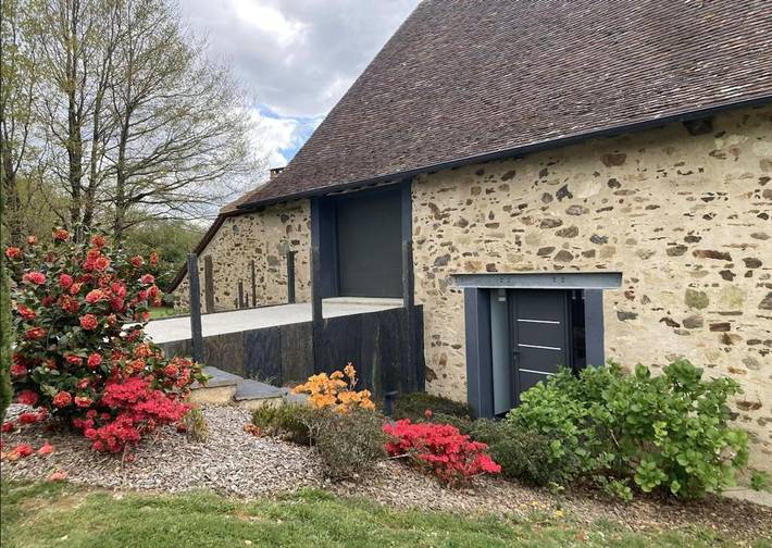 Location de vacances pour 6 personnes, avec piscine ainsi que terrasse et vue à Magnac-Bourg - 4