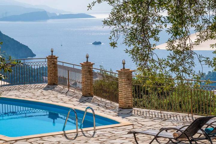 Villa für 5 Personen, mit Terrasse und Pool sowie Garten in Parga