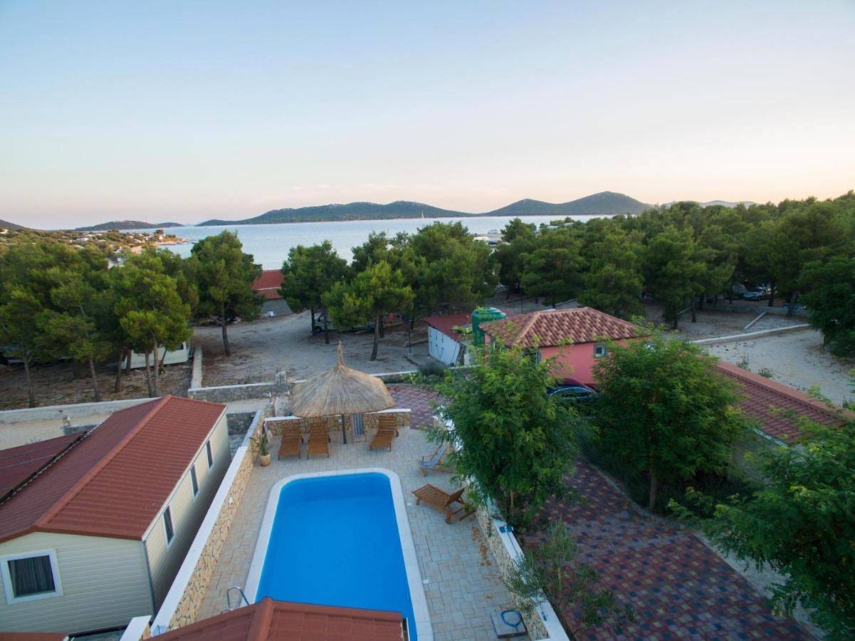 Camp Lana with pool in Drage (Pakoštane), Zadar
