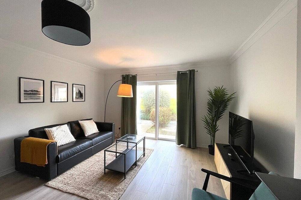 Entire apartment, Luxury By The Coast - Sleeps 4 in Galway, County Galway