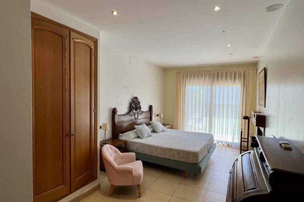 Luxushaus in Judibar mit Pool, Whirlpool, Terrassen mit Grill in Calonge, Costa Brava