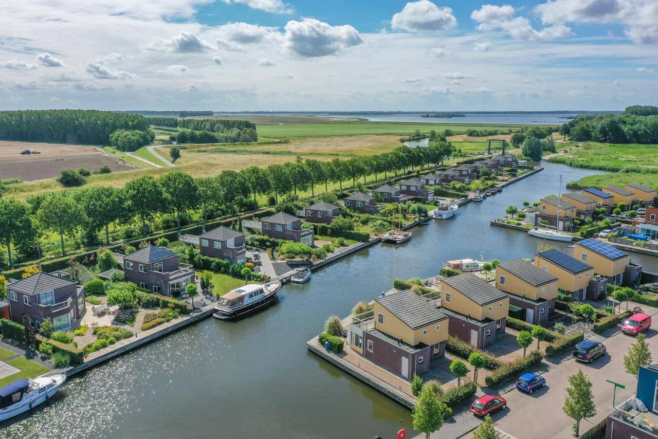 Holiday Home (12 Adults) in Oude-Tonge, Goeree-Overflakkee