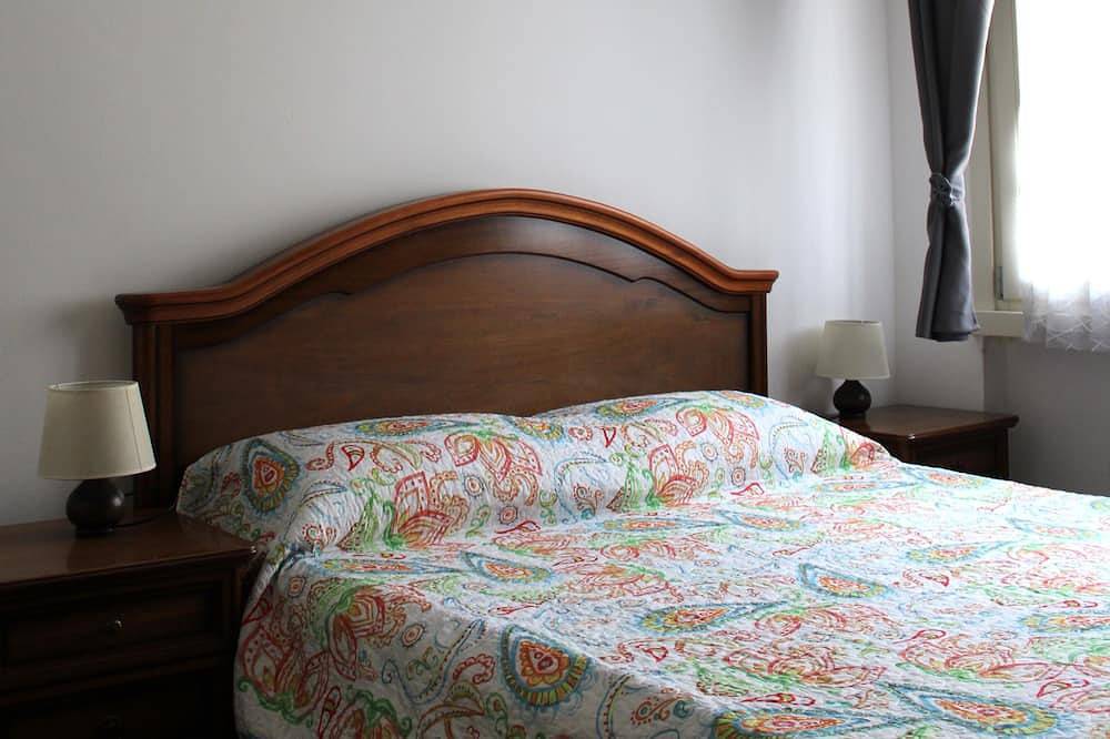 Entire apartment, A 400 Metri dal Mare Appartamento Quadrilocale per Famiglie con 6 Posti Letto, in Taggia (City), Taggia