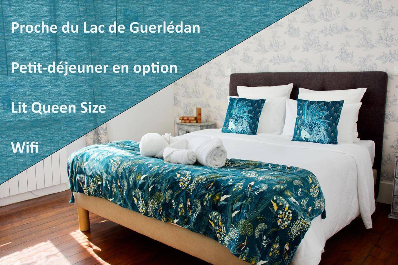 Double Room with Lake View in Caurel, Région de Guingamp