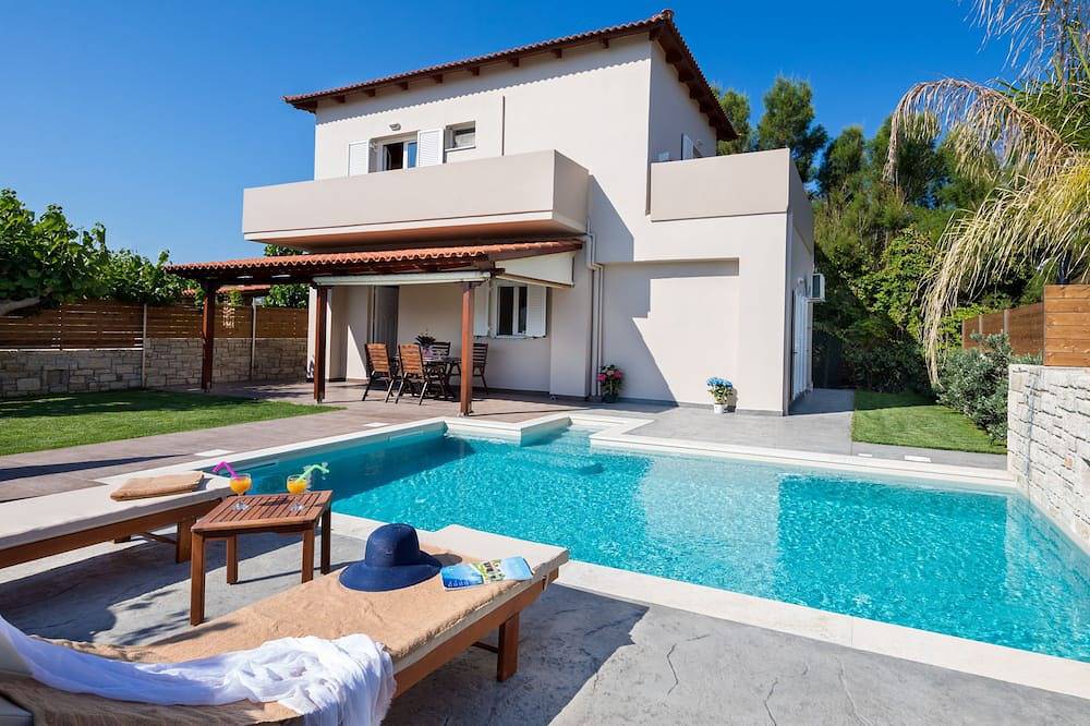 Villa Liakada: Direkt am Meer mit eigenem Pool in Nopigia, Chania und Umgebung