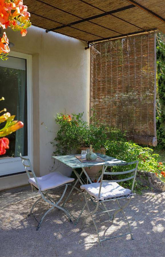 Chambre d’hôte pour 2 personnes, avec Terrasse ainsi que Jardin et Vue à Paradou - 3