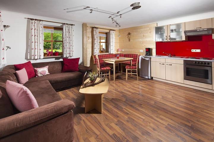Hütte für 6 Personen, mit Balkon und Garten in Untersberg
