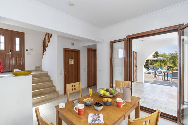 Villa für 8 Personen, mit Pool und Terrasse sowie Garten auf Rhodos - 4
