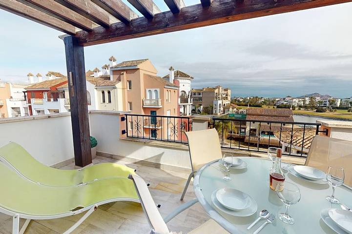Gîte pour 2 personnes, avec Balcon ainsi que Jardin et Piscine dans Roldán