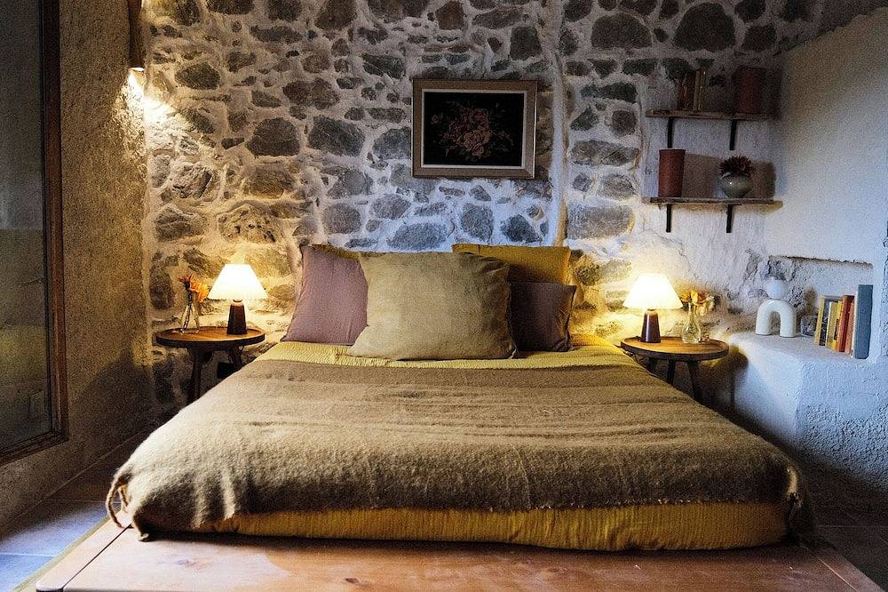 Double room with terrace in a village house in Corbara in Corbara, Calvi e dintorni