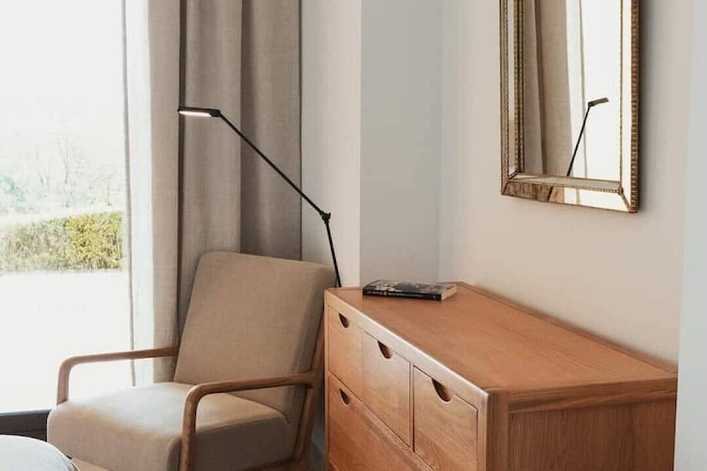 Entire apartment, Los Piños, 2 Bedroom Apartment with panoramic view in Los Arqueros Golf and Country Club, Benahavís